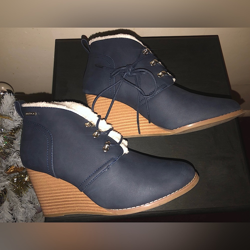 Nautica Navy Blue Lace Up Wedge Booties Women's Size 10 with faux fur